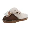 Chinelos de pelúcia femininos para uso externo, novos estilos de outono e inverno, design fofo de desenho animado, quentes e forrados com fleece, versáteis, com sola grossa, chinelos de algodão fechados para interior