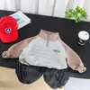 Conjunto de Primavera y Otoño para Niños 2026 Nuevo Elegante Ropa de Otoño para Bebés Conjunto de Dos Piezas a Rayas con Media Cremallera y Manga Larga para Bebés y Niños
