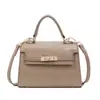 Bolsa Kelly Minimalista de Nicho para Mulheres Verão 2025 Nova Bolsa Quadrada Pequena com Padrão de Crocodilo Bolsa de Mão Fashion Bolsa de Ombro Transversal