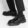 Mocasines de Hombre Nuevo Estilo Británico Formal de Negocios Brillantes Slip-On Zapatos de Punta Ancha Suela Gruesa Aumentadores Zapatos Casuales de Cuero