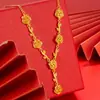 Mismo Estilo que el Usado en Joyerías, Estilo Antiguo Oro Arena Tres Vidas Tres Mundos Flor de Melocotón Floreciente Collar, Cadena Integrada, Serie de Bodas