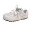 Zapatillas deportivas de malla transpirable populares para mujer 2026 verano nuevas zapatillas deportivas de malla simple de suela gruesa zapatillas blancas finas