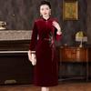 Vestido de novia de terciopelo Cheongsam, otoño e invierno, nuevo estilo, vestido de suegra de talla grande con cuello halter y mangas abullonadas para madre.