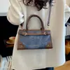 Nova bolsa quadrada pequena versátil de luxo de nicho, bolsa de ombro retrô estilosa e casual para o dia a dia, 2026