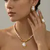 Set de 3 Piezas de Joyería para Mujer con Collar, Pendientes y Anillo Metálico Irregular de Perlas de Imitación Retro Europeo y Americano