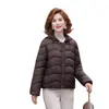 Jaqueta de Algodão com Penas de Inverno para Mãe, Estilo Curto Leve para Mulheres Baixas, Casaco Elegante para Mulheres de Meia-Idade e Idosas, Casaco de Algodão com Capuz Feminino