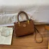 2026 Moda de nicho pequeño femenina Bolso de mano tipo Duquesa bandolera de un solo hombro gamuza bolso cruzado otoño nuevo versátil