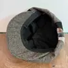 Gorra de plato a cuadros con bloques de color para otoño e invierno para niñas, gorra octogonal versátil estilo coreano que favorece las caras pequeñas, gorra artística retro de pintor japonés