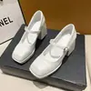Nuevos zapatos de tacón alto con tacón grueso, plataforma impermeable, suela gruesa que no cansa los pies, punta cuadrada, zapatos negros versátiles con un estilo francés de alta gama para mujer