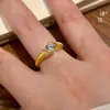El Mismo Estilo que el Anillo Flotante con Incrustaciones de Diamantes Cepillado Color Oro Arena de la Tienda Puzuo Gold para Mujer, con un Diseño de Nicho y una Sensación de Alta Gama, Versátil para el Dedo Índice