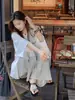 Estilo casual y relajado camiseta holgada de manga corta para mujer verano nuevo encaje rasgado pantalones de pierna ancha conjunto de dos piezas