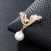 Nuevo broche de alas de moda con ramillete de perlas, accesorio de ropa, alfiler con diamantes de imitación para el cuello.