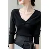 Camiseta base de punto de manga larga estilo francés para mujer, nuevo modelo otoño e invierno 2026, diseño elegante y juvenil, moda de nicho