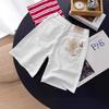 Shorts de mezclilla bordados de estilo chino blanco para mujer, Verano 2025 Diseño delgado con abertura Shorts sueltos de pierna ancha de largo medio