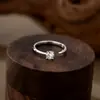 Anel de Prata de Lei S925 com Zircônia Micro-Incravada para Mulheres, Estilo Minimalista de Nicho, Original e Versátil, Anel Aberto com Zircônia Única de Quatro Garras
