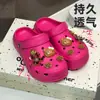 Novos Sapatos com Furos Verão Frescos Respiráveis Modernos Simples Para Uso Externo Secagem Rápida Aumento de Altura Sola Grossa Sandálias de Praia