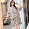 Nueva bata de verano para mujer de seda helada, cuello en V, manga corta, con bolsillos, ropa de casa holgada, estampado verde, se puede usar afuera como pijama