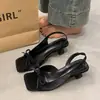 Tacones altos versátiles y estilizados, de punta cuadrada y tacón de aguja, con un diseño de nicho a la moda, sandalias de punta abierta, nuevo modelo 2026