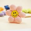 Broche de flor de cinco pétalos con cara sonriente relleno de algodón, accesorios de flores, accesorios para ropa, zapatos y calcetines, colgante de corazón para bolso de niña