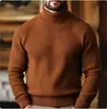 En stock, nuevo suéter para hombre para comercio electrónico transfronterizo, estilo europeo y americano, corte ajustado, tejido elástico, color liso, rayas verticales, suéter de cuello alto
