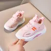 Venta al por mayor 2026 Primavera/Otoño Nuevos Zapatos de Papá Unisex para Niños Estilo Harajuku Bebé Niños Superficie de Cuero Zapatos Deportivos Zapatillas para Correr