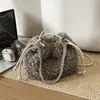 Bolso de Lana de Cordero Shuai Mi Jia para Mujer 2026 Nuevo Moderno y Elegante Bolso de Hombro Versión Coreana Bolso Cruzado de Nicho de Moda