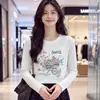Camiseta de manga larga para mujer, corte regular, longitud corta, con estampado de letras retro americanas y cerezas, capa base para otoño 2026