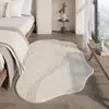 Alfombra de imitación cachemir de forma irregular de lujo ligero estilo italiano, gruesa y resistente al desgaste, para dormitorio, alfombra de noche a prueba de frío, alfombra para sofá y mesa de centro de sala de estar