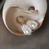 Aretes de Aro Retorcido de Perla de Vidrio Barroca Irregular Estilo Francés Europeo y Americano Acero de Titanio ED277