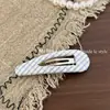 Presilha BB Triângulo Grande Colorida Xadrez Estilo Coreano Vazada para Mulheres Estilo Campus Doce Presilha para Franja Faz o Rosto Parecer Menor Presilha para Cabelo das Costas