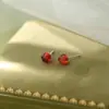 Pendientes pequeños y exquisitos de granate rojo para mujer, plata de ley S999, pequeños, frescos, simples, versátiles, venta al por mayor