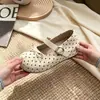 Zapatos para mujer de estilo artístico, vintage y desgastado con suela suave, características antideslizantes y resistentes al desgaste, perfectos para combinar con un maxi vestido de algodón y lino para un look completo y elegante.