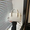 Bolsa pequena quadrada da moda estilo coreano para mulheres, nova coleção de verão 2026, cor sólida, design simples, bolsa de ombro e bolsa transversal para o dia a dia