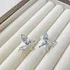 Artículo de transmisión en vivo: Pendientes de mariposa dulces, accesorios para orejas de mariposa irregulares con circón azul, diseño pequeño y exquisito