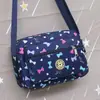 Bolsa de lona de grande capacidade, bolsa leve para mães de meia-idade e idosas, bolsa de ombro grande de tecido Oxford de nylon estampado, bolsa transversal para mulheres
