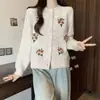 Jaqueta Cardigan de Tricô Bordada com Gola Redonda Estilo Retrô Coreano Emagrecedora Outono Novo Estilo Curto Versátil Suéter de Estilo Gentil para Mulheres