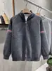 Cárdigan de punto retro americano para hombre, corte ajustado, suéter de pareja a bloques de color con cuello medio alto y cremallera, chaqueta casual