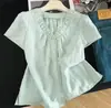 Camisa feminina estilo coreano 26 novo modelo fresh com decote V, mangas curtas tipo sino para o verão, elegante e divertida, top modelador, versátil para o trabalho