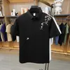 2026 Verano Nuevo Polo Bordado Manga Corta para Hombre Casual Cuello Camisero Estiloso Corte Delgado Versátil Top Camiseta Moderno