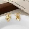 Coleção de Brincos Dourados com Laço Simples e Estiloso, Versáteis para o Dia a Dia, Brincos Personalizados para o Trabalho com Sensação de Luxo Leve e de Alta Qualidade