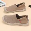 Zapatos de Madre de Tela Delgada Suelta de Nuevo Estilo para Primavera y Otoño, Slip-On, Antideslizantes, Transpirables, Versátiles, de Flyknit, Casuales