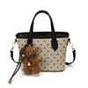 Moda Casual Nova Primavera 2026 Bolsa de Ombro Único com Bolinhas Estilo Coreano Design de Nicho Popular Bolsa Transversal Tipo Balde para o Dia a Dia