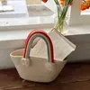 Bolsa de Mão Nuvem Arco-Íris Fofa Nova Bolsa Tecida à Mão com Fio de Algodão Bolsa para Férias na Praia Versátil Bolsa de Palha