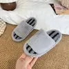 Pantuflas peludas para mujer para usar en exteriores, nuevo estilo otoño e invierno 2026, súper populares, antideslizantes, cálidas, de suela plana, pantuflas de algodón de una tira para uso en casa