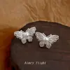 Brinco Borboleta Elegante Simples de Zircônia cravejada em Micro Pontos com Pérola Doce Fresca, Estilo Luxo Leve da Moda, Tarraxa de Orelha para Uso Diário