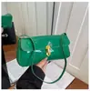 Bolso de Hombro Único con Acabado de Laca para Debajo del Brazo, Estilo Francés, Modelo Nuevo de Moda 2026, Hebilla de Cierre, Bolso Baguette Retro Chic de Moda