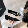 Nuevos Zapatos Planos de Ante Negros para Mujer, Temporada Primavera y Otoño 2025, Punta Cuadrada Baja, Hebilla Cuadrada, Moda para Viajar, Más Fáciles de Combinar, Tacón Bajo