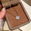 Electrochapado en Oro Real, Popular Collar de Trébol de Cuatro Hojas Brillante con Pedrería de Xiaohongshu, Cadena para Clavícula de Moda Elegante de Lujo Ligero para Mujer