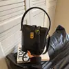 Bolsa Feminina 2026 Novo Estilo Bolsa Transversal Outono e Inverno Bolsa Saco Design de Nicho Versátil Retro Bolsa de Ombro