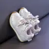 Zapatos para niñas, nueva colección otoño 2026, zapatillas casuales de encaje de lunares a la moda para niños, de suela suave, estilo popular